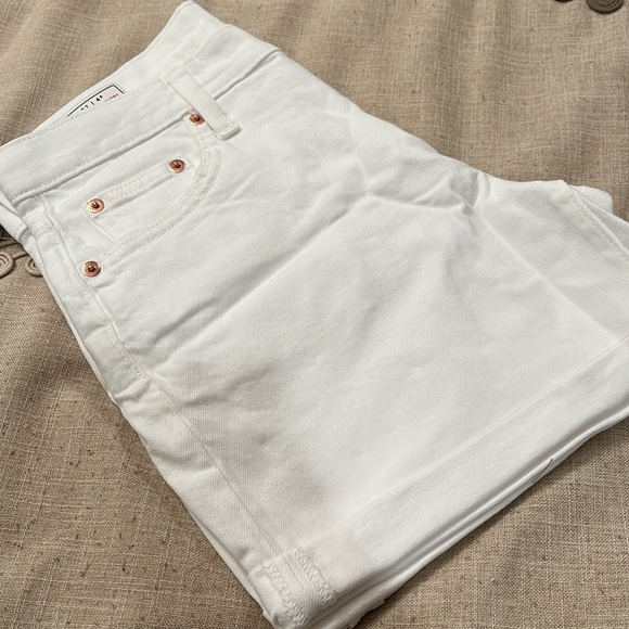 GAP White 5” Mid Rise Girlfriend Denim Shorts/NWT/Size 27/4 - Picture 11 of 15
